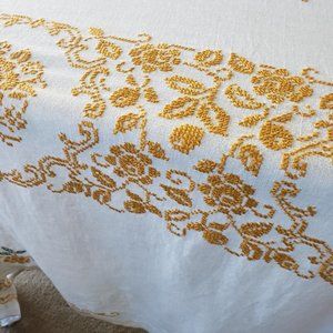VINTAGE LINEN FLORAL EMBROIDRED YELLOW, WHITE & GREEN TABLE CLOTH  62 x 94 SQ